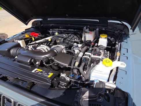 Used 2024 Jeep Gladiator Sport image 28