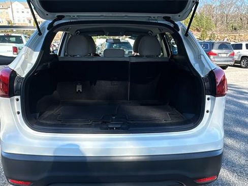 Used 2018 Nissan Rogue Sport SV image 18