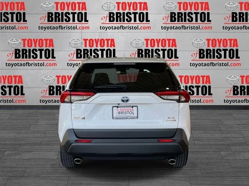 Used 2024 Toyota RAV4 XLE w/ Convenience Package image 4