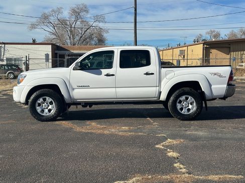 Used 2011 Toyota Tacoma 4x4 Double Cab image 2