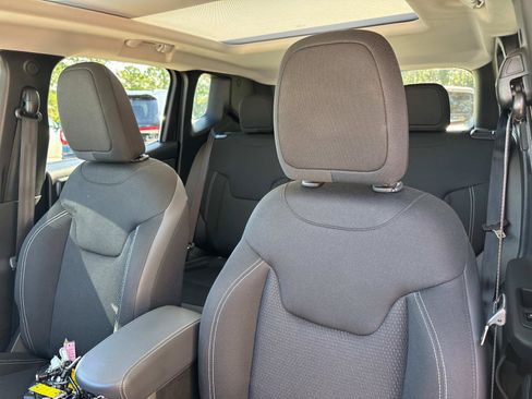 Certified 2023 Jeep Renegade Altitude w/ Sun/Sound Group image 20