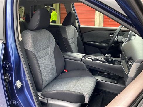 Used 2023 Nissan Rogue SV image 7