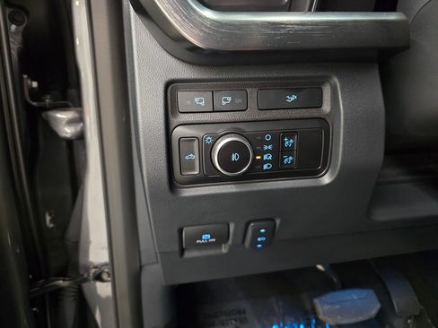 Used 2024 Ford F250 Lariat w/ Black Appearance Package AWD/4WD image 37