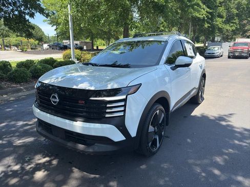 New 2025 Nissan Kicks SR image 3