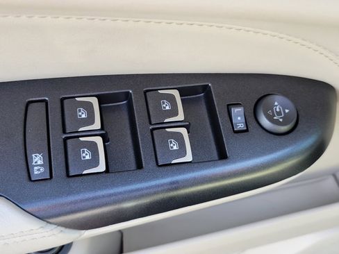 Used 2015 Cadillac SRX Luxury w/ Driver Awareness Package image 22