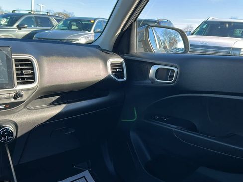 Used 2024 Hyundai Venue SEL image 24