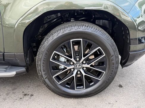 Used 2025 Lexus GX 550 w/ Accessory Package (31) image 46