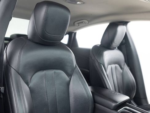 Used 2017 Chrysler 200 Limited Platinum FWD image 26