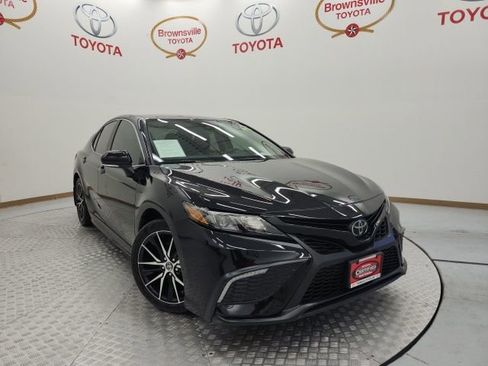 Used 2024 Toyota Camry SE image 1