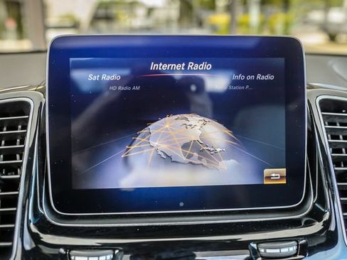Used 2018 Mercedes-Benz GLS 550 4MATIC image 23