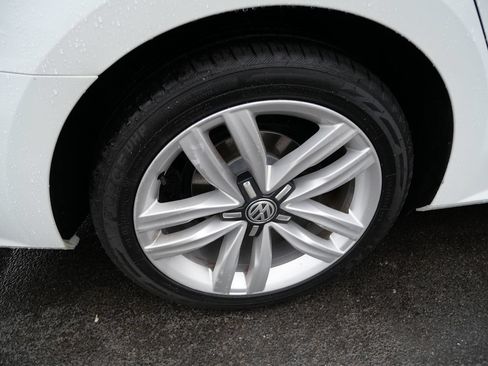Used 2017 Volkswagen Passat 1.8T SE FWD image 38