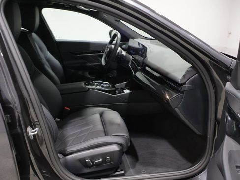 Used 2024 BMW 530i xDrive AWD/4WD image 23