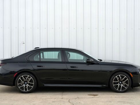 Used 2023 BMW 760i xDrive w/ Executive Package image 65