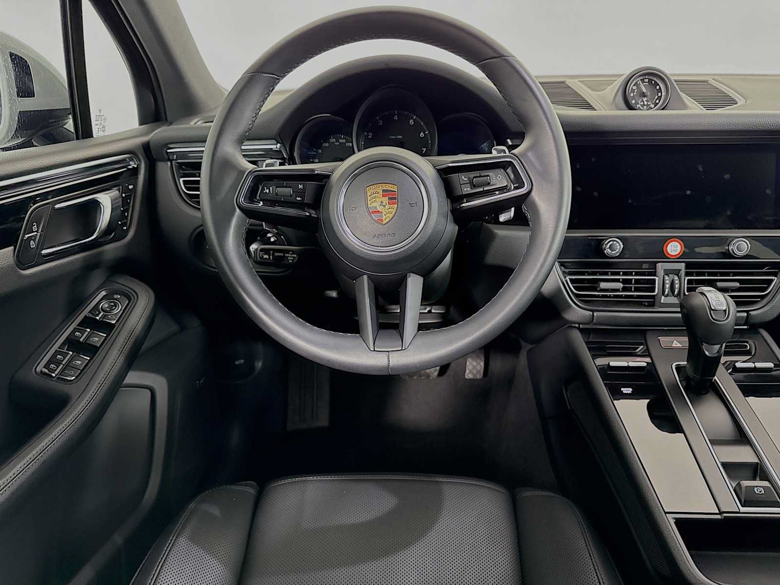 Certified 2026 Porsche Macan AWD/4WD image 24