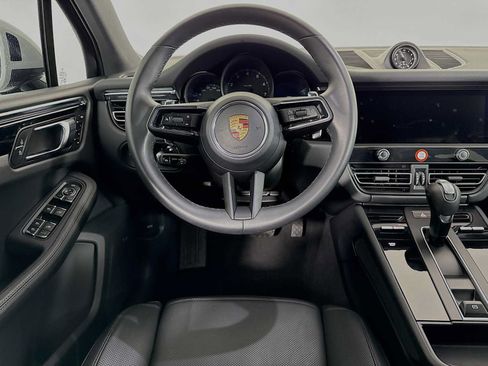 Certified 2026 Porsche Macan AWD/4WD image 24