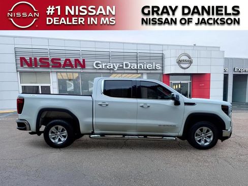 Used 2022 GMC Sierra 1500 SLE AWD/4WD image 2