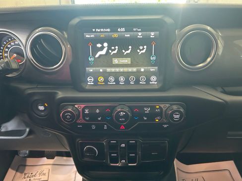 Used 2021 Jeep Wrangler Unlimited Sahara w/ Uconnect 4C Nav & Sound Group AWD/4WD image 18