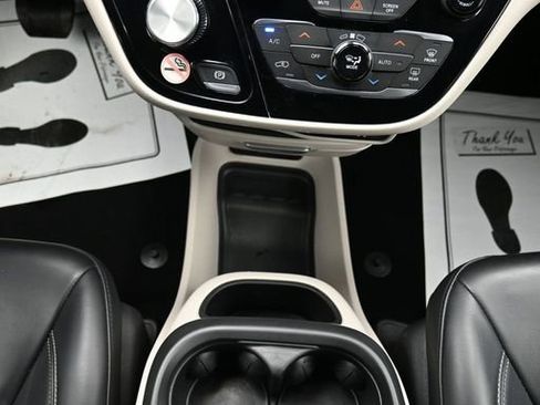 Used 2023 Chrysler Pacifica Touring-L FWD image 20