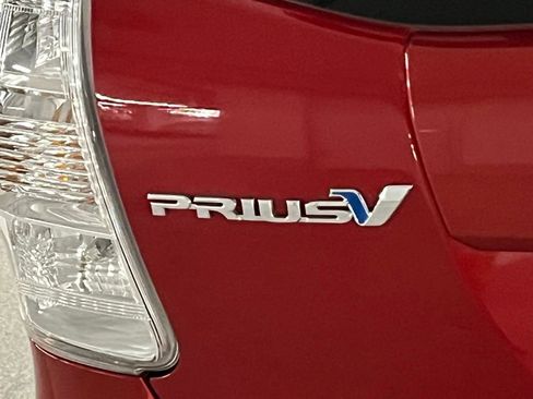 Used 2014 Toyota Prius V Five image 32