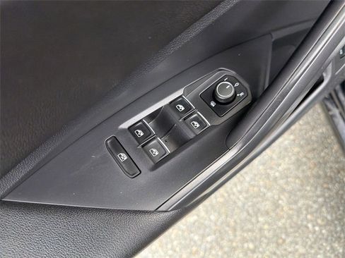 Used 2021 Volkswagen Jetta SE image 24