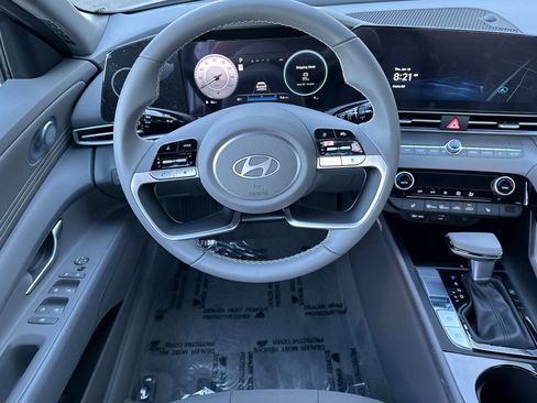 New 2025 Hyundai Elantra SEL image 16