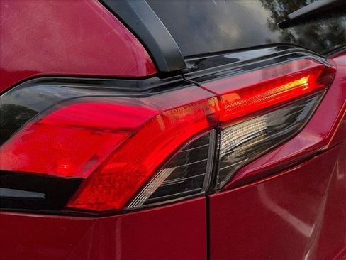 Used 2022 Toyota RAV4 XLE w/ Convenience Package FWD image 14