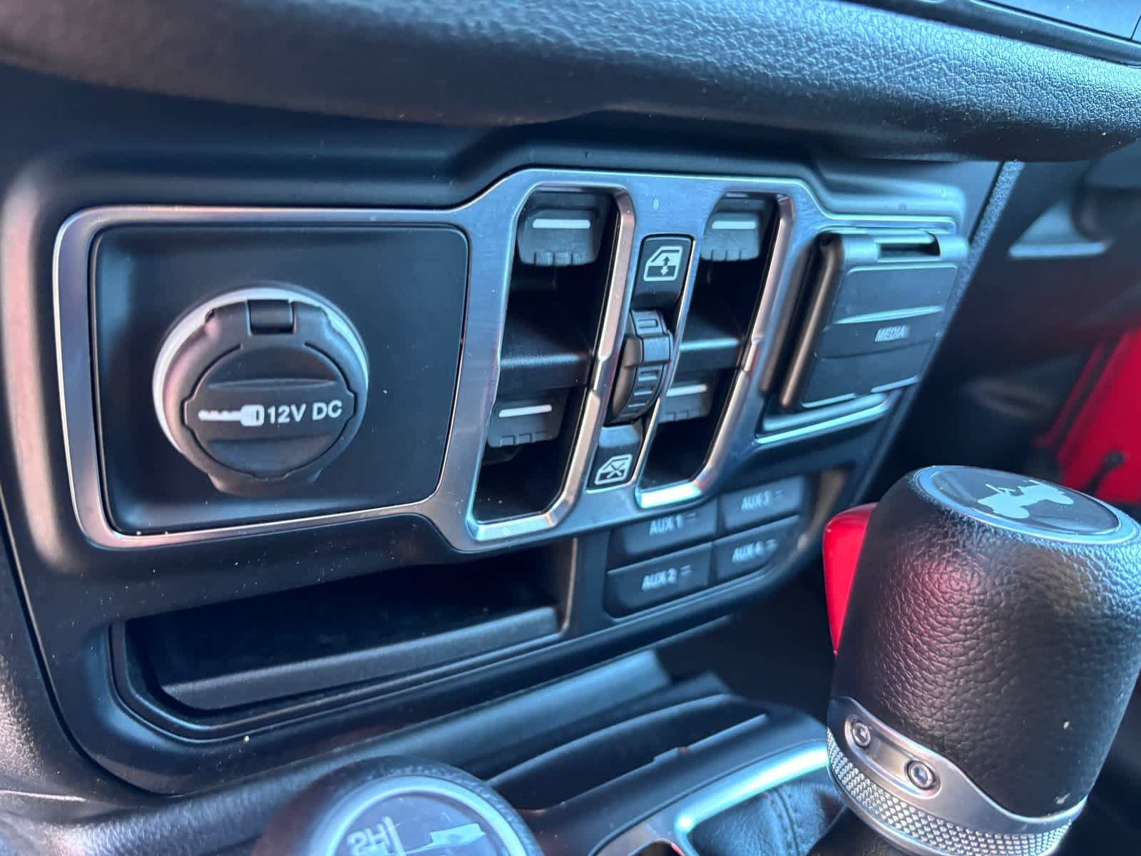 Used 2024 Jeep Wrangler Unlimited Sport AWD/4WD image 31