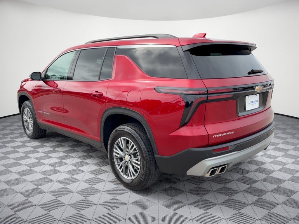 Used 2025 Chevrolet Traverse LT w/ LPO, Floor Liner Package FWD image 3