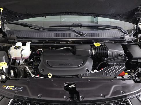 Used 2024 Chrysler Pacifica Touring-L FWD image 20