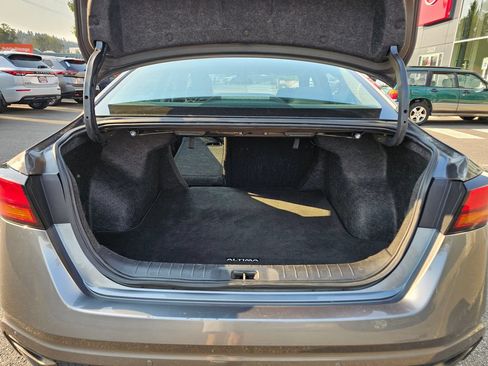 Used 2024 Nissan Altima 2.5 SV FWD image 10