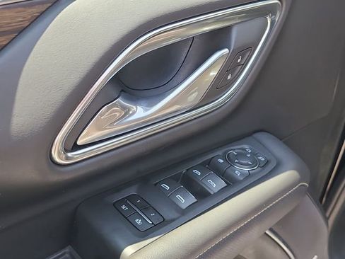 Used 2024 Chevrolet Suburban Premier AWD/4WD image 19
