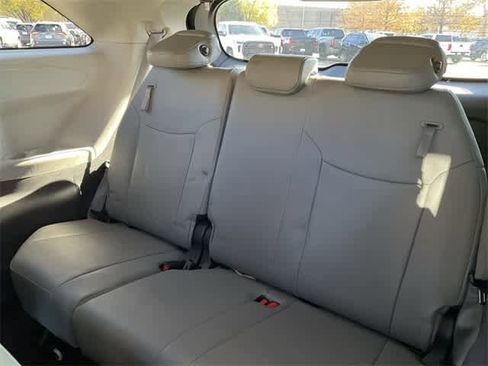 Certified 2023 Toyota Sienna XLE image 17
