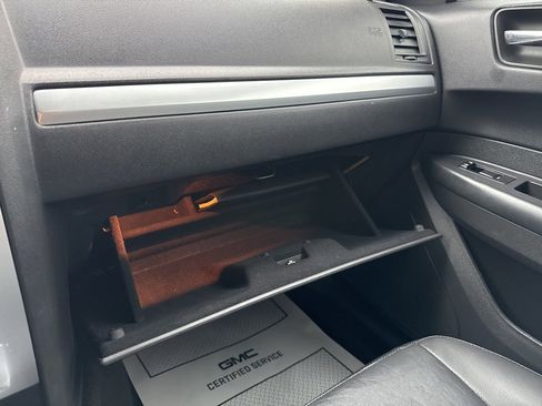 Used 2010 Chrysler 300 Touring image 23