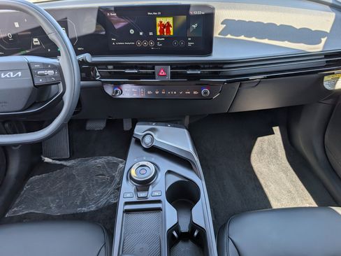 New 2025 Kia EV6 Light w/ Light LR Technology Package RWD image 7