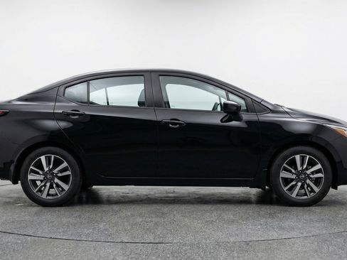 Used 2025 Nissan Versa SV image 11