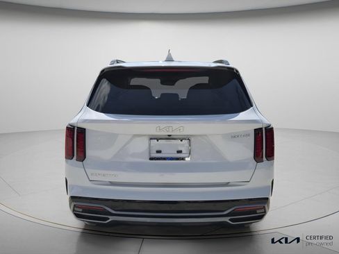Certified 2023 Kia Sorento S w/ Panoramic Sunroof Package FWD image 6