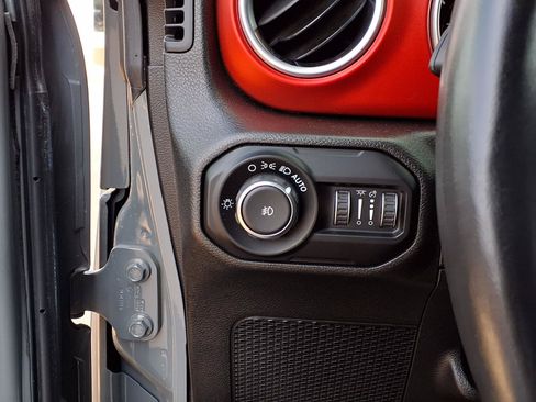 Used 2018 Jeep Wrangler Unlimited Rubicon AWD/4WD image 19