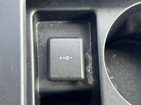 Used 2024 Jaguar F-PACE R-Dynamic S image 37