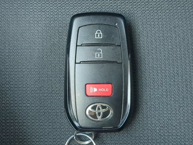 Certified 2025 Toyota Corolla Cross LE FWD image 33