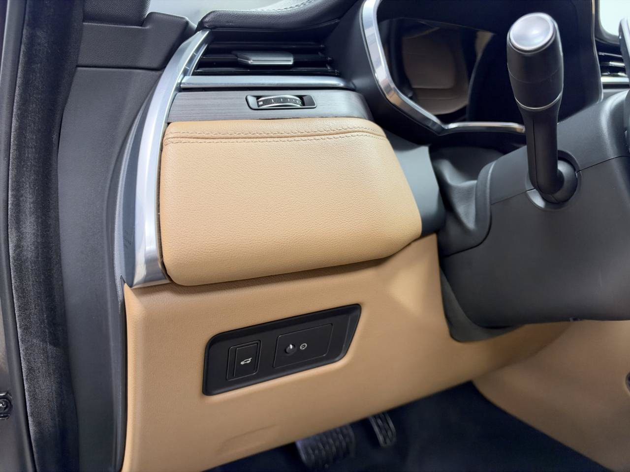 Used 2023 Jaguar F-PACE S AWD/4WD image 15