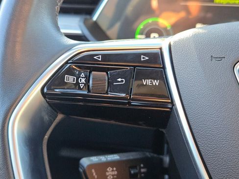 Used 2022 Audi e-tron Premium Plus w/ Premium Plus Package image 31
