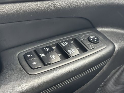 Used 2019 Jeep Grand Cherokee Laredo w/ Laredo X Package image 13