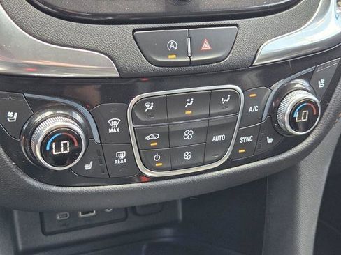 Used 2022 Chevrolet Equinox Premier FWD image 18