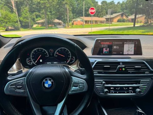 Used 2019 BMW 740i w/ M Sport Package RWD image 10