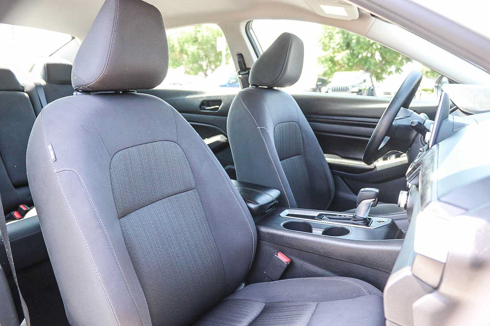 Used 2025 Nissan Altima 2.5 SV FWD image 16