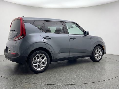 Used 2025 Kia Soul LX w/ LX Technology Package FWD image 9