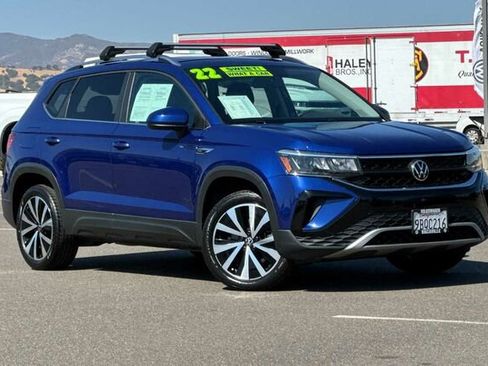 Certified 2022 Volkswagen Taos SE w/ Panoramic Sunroof Package image 2
