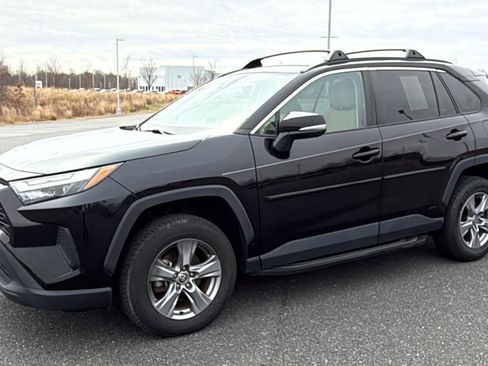 Used 2022 Toyota RAV4 XLE w/ Convenience Package image 13