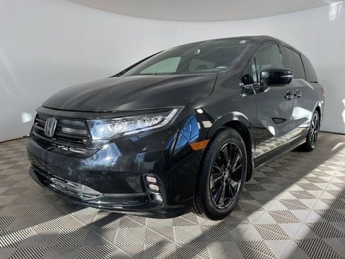 Used 2023 Honda Odyssey Sport image 3