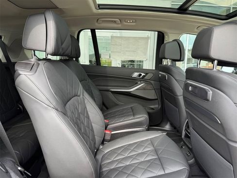 New 2025 BMW X7 xDrive40i w/ Premium Package image 6